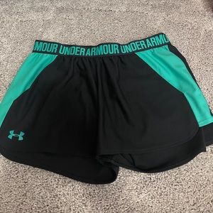 UnderArmour black shorts size L